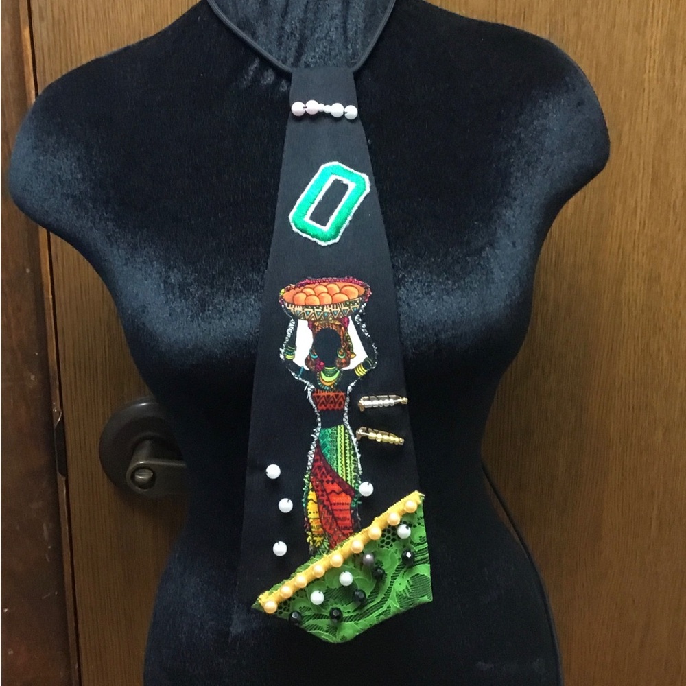 Artistic Beaded Women's Tie with African Motif